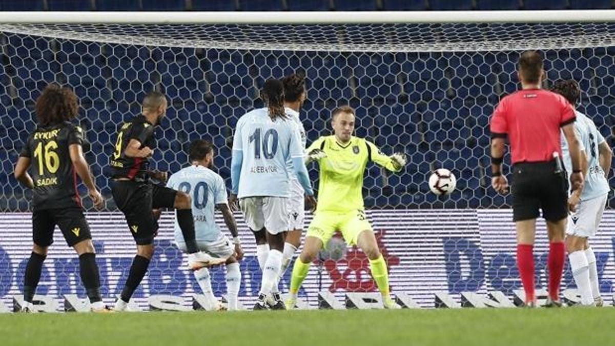 Malatyaspor, Başakşehir'i zirveden etti