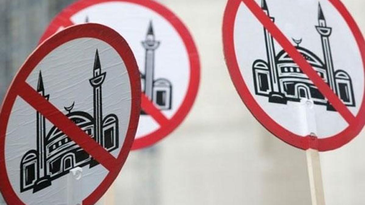 Hollanda'da İslamofobi: Cami önünde eylem!