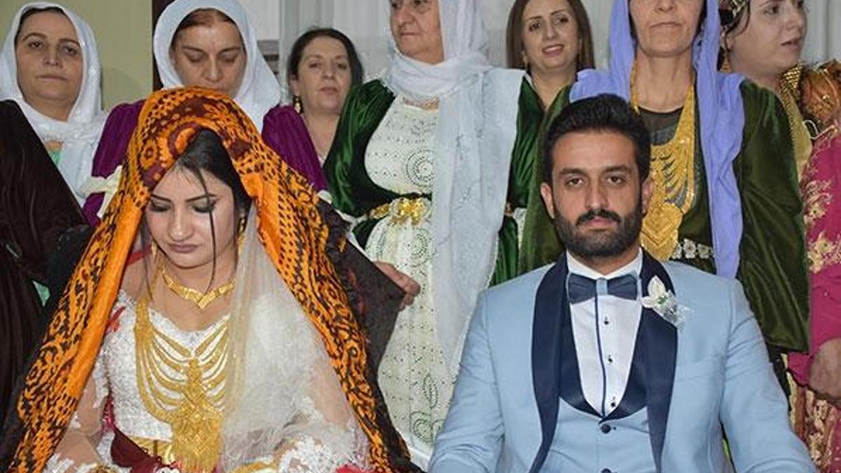 Aşiret düğününde geline 1 kilo altın takıldı