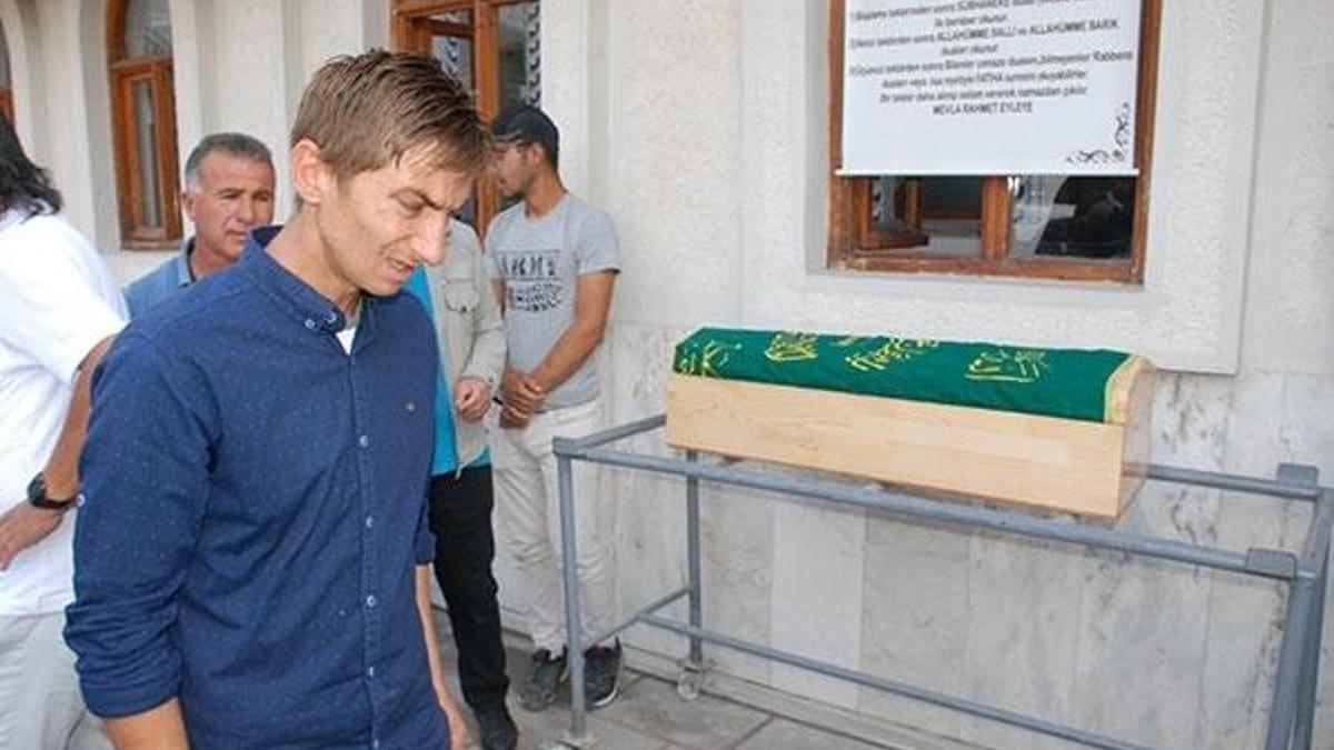 Kayıp Bayram'ın kemikleri tabutuyla defnedildi