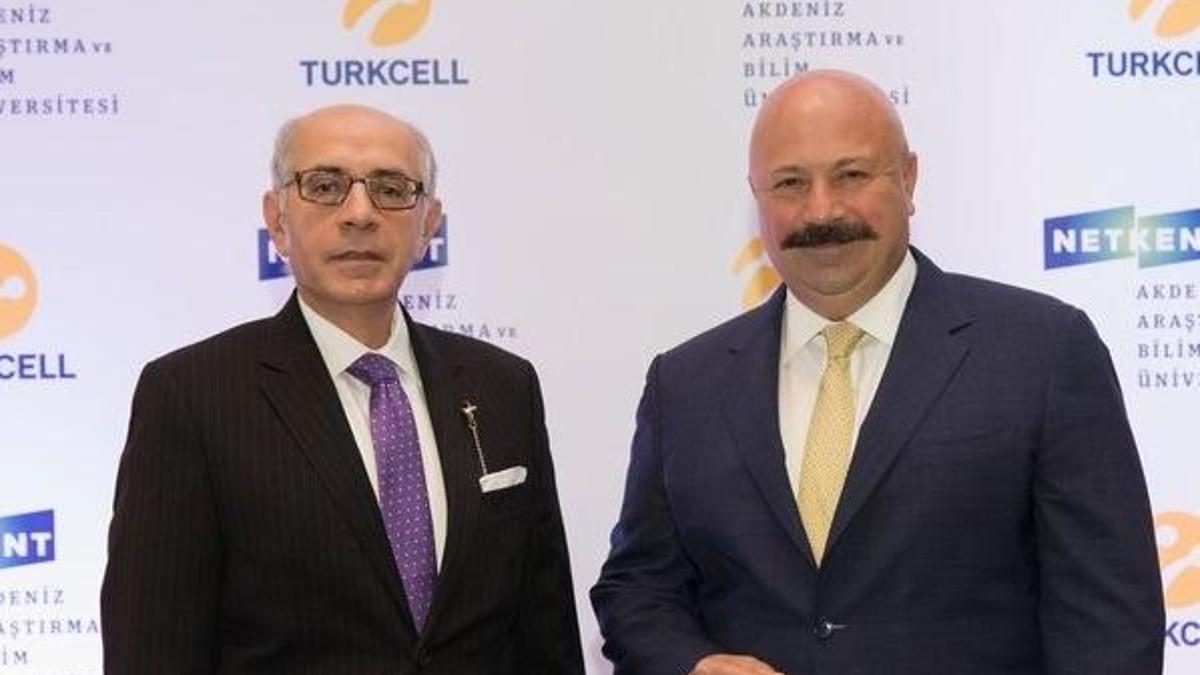 Online üniversite için işbirliği yaptılar