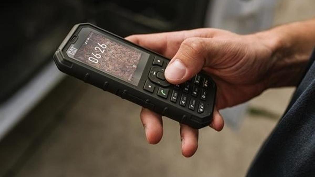 Kamyon kadar sağlam akıllı telefon ürettiler