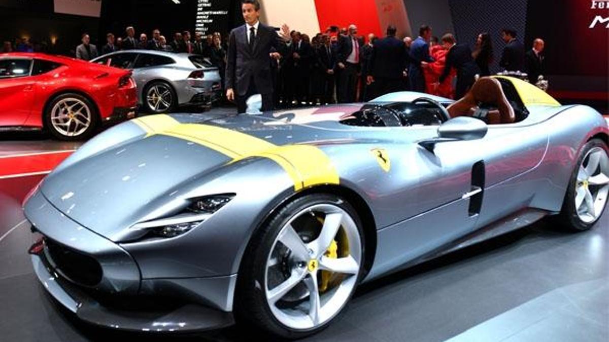 Ferrari Monza SP1 ve SP2 Paris'te görücüye çıktı