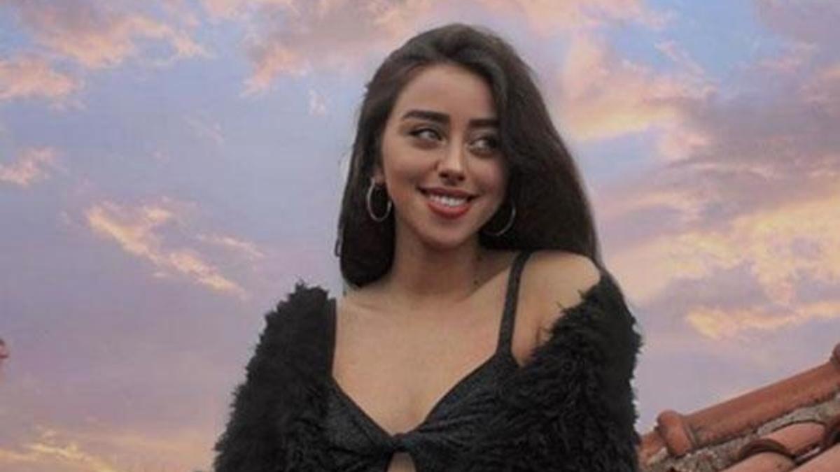 Zeynep Alkan'dan cesur poz!