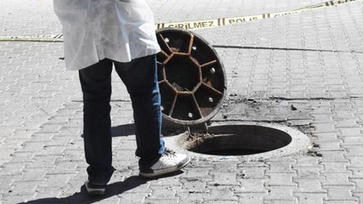 Kanalizasyon kapağının altından el bombası çıktı!