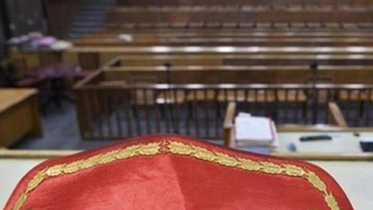 Eşinin üzerine tuz ruhu döken sanığa 1 yıl 6 ay ceza
