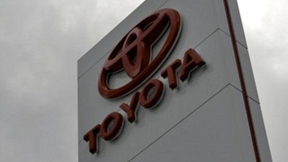 Toyota 2,4 milyon aracı geri çağırıyor