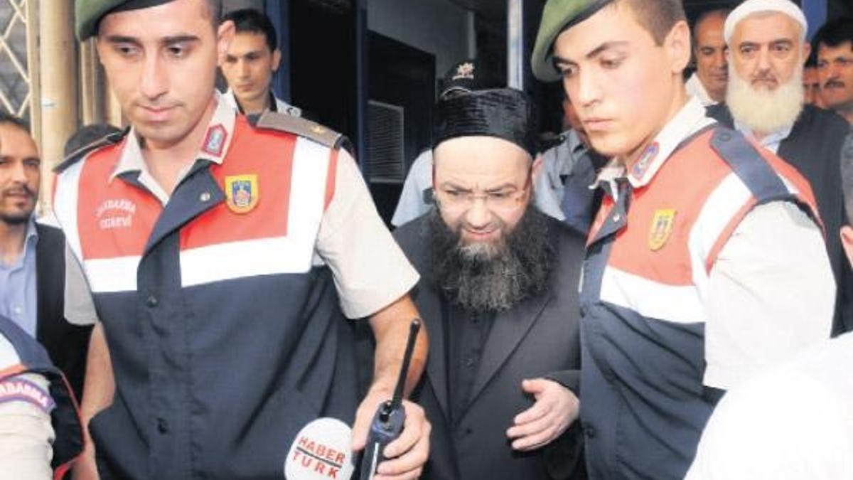 Cübbeli’ye çifte kumpas
