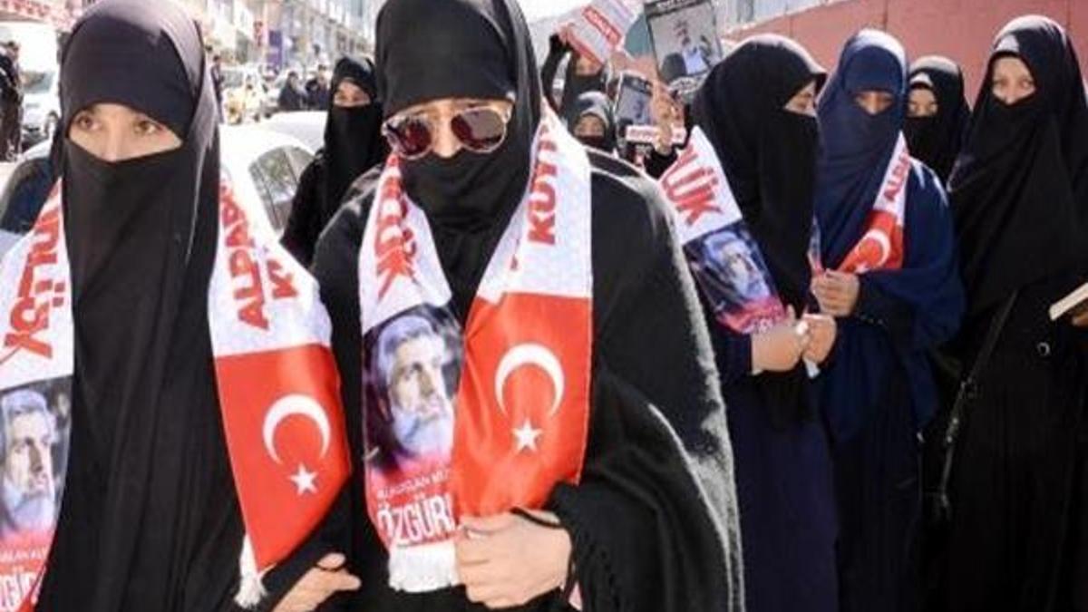 Kuytul için yürüyen kadınlar, polisi görünce 'Sağlık yürüyüşü' dedi