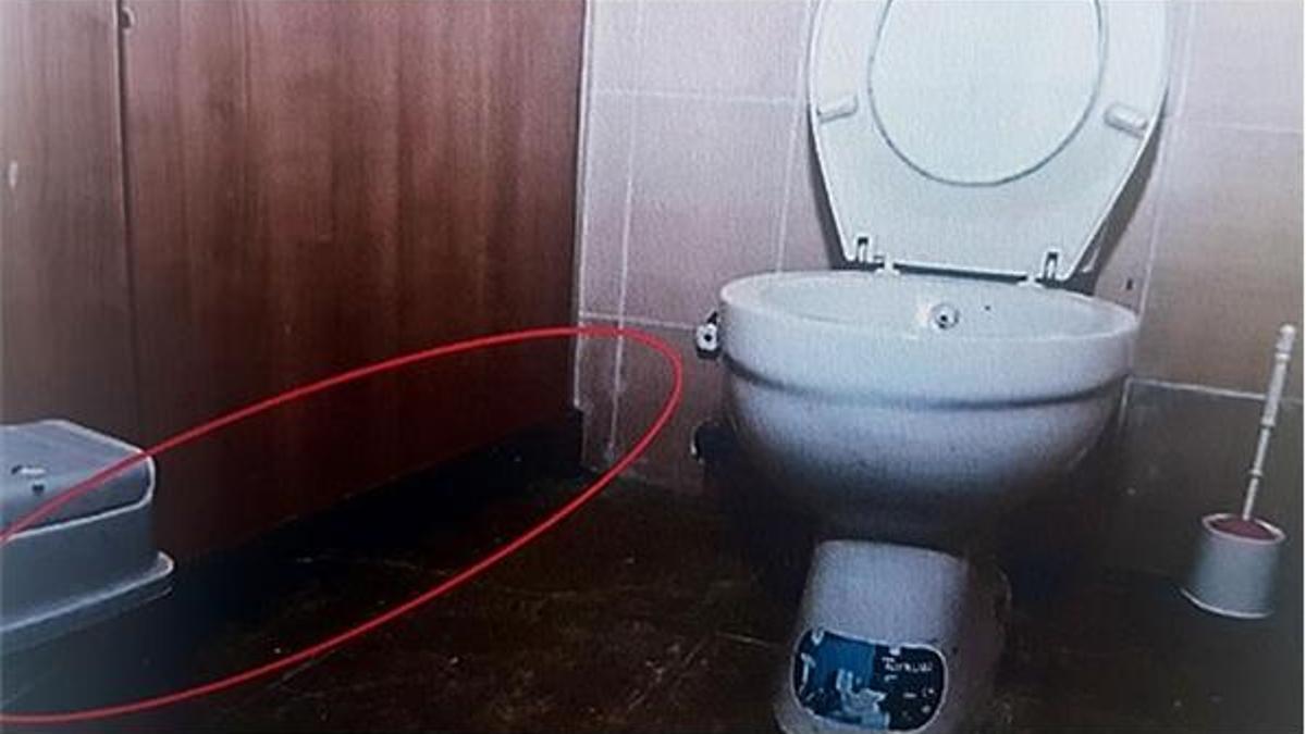 20 yıllık subay, kadınlar tuvaletini görüntüledi