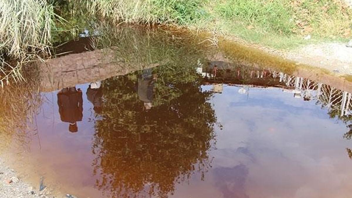 Tekirdağ'da Kamara Deresi kızıl ve siyah renkte akmaya başladı