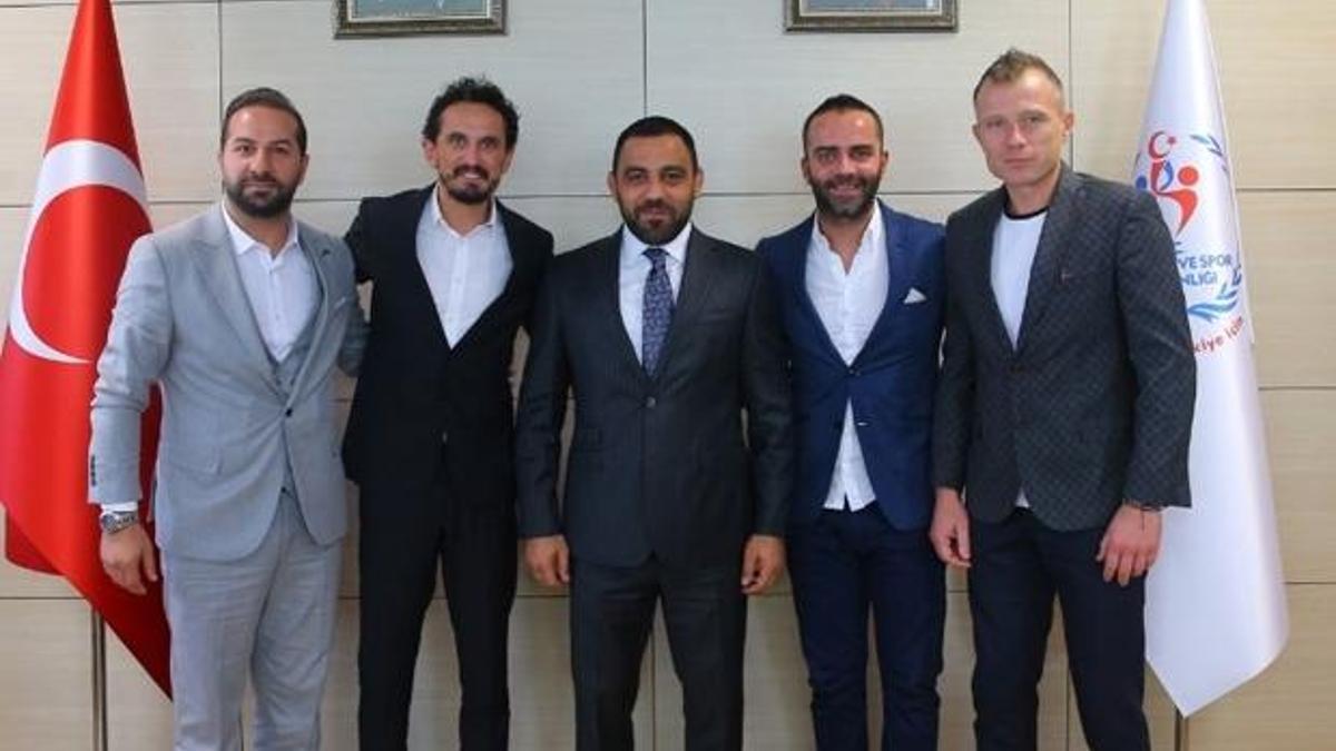 Eski futbolculardan Hamza Yerlikaya'ya ziyaret