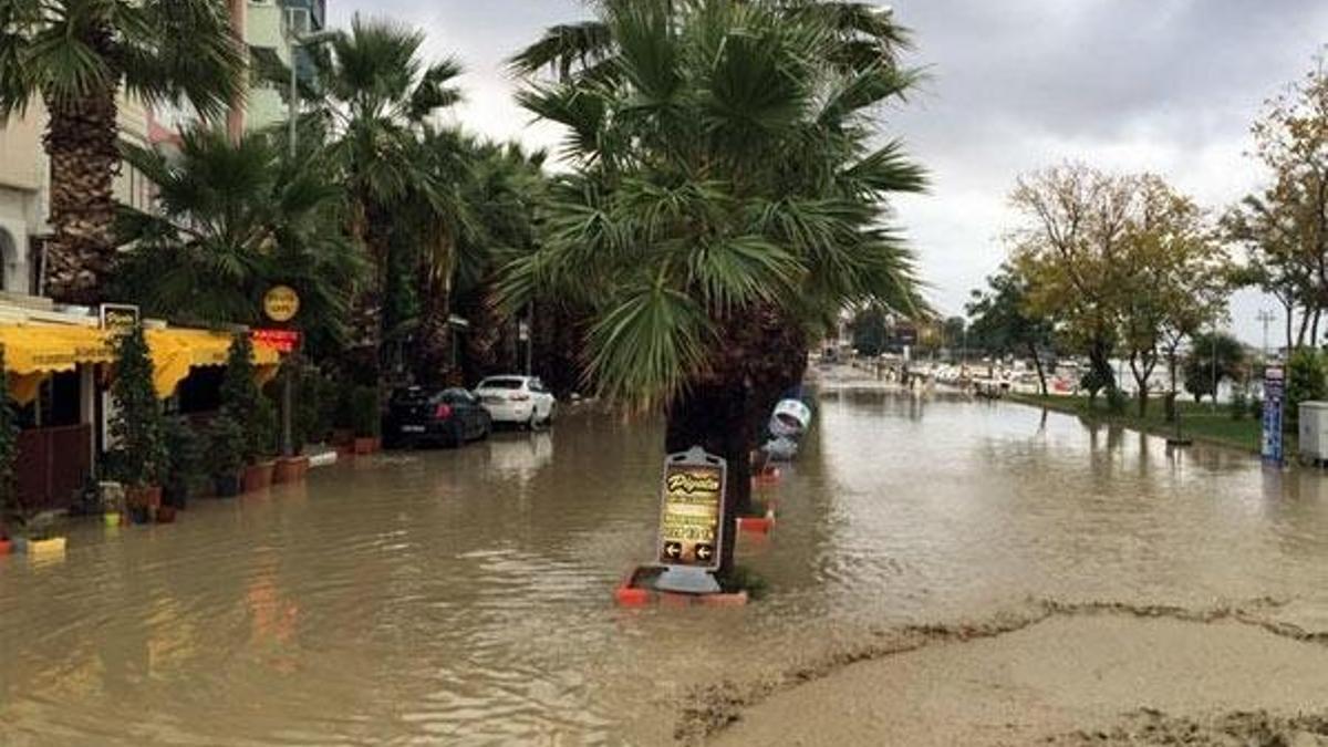 Son dakika: Silivri sahili sular altında kaldı