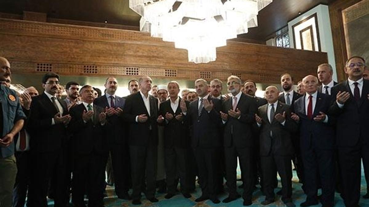 Cumhurbaşkanı Erdoğan, Orgeneral Hulusi Akar Camii'nde Kur’an okudu