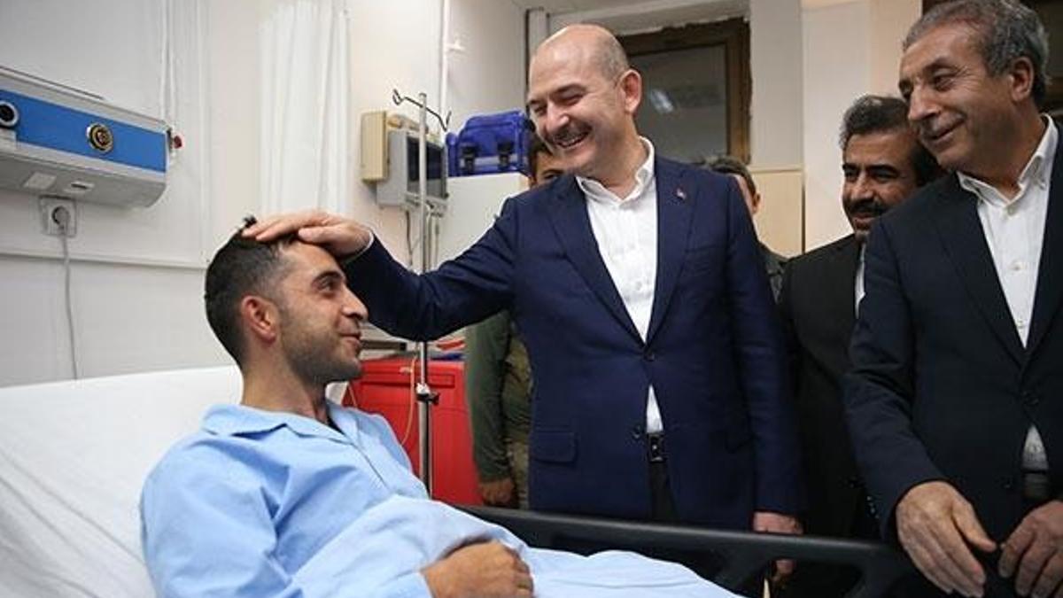 Bakan Soylu, yaralı askerleri ziyaret etti