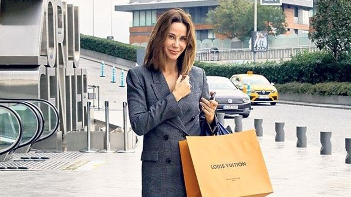 Kızım teniste ustalaşıyor