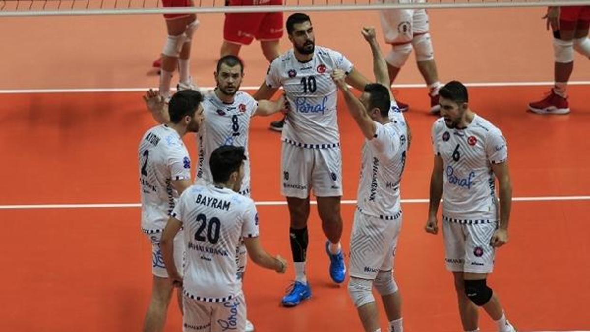 Halkbank galibiyetle başladı