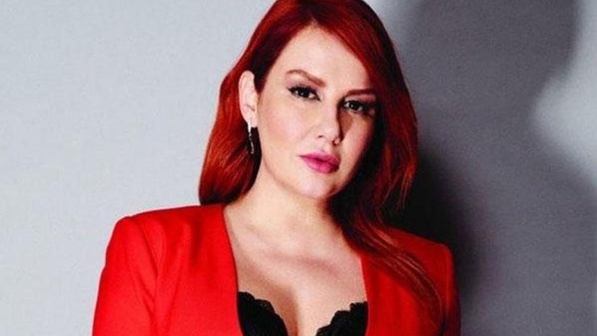İç çamaşırını paylaştı takipçisi fark etti