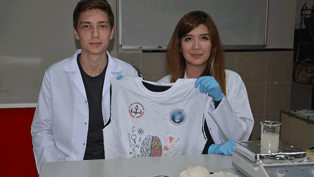 Lise öğrencisi, hamam böceği ve bor bileşiminden radyasyon zırhı üretti