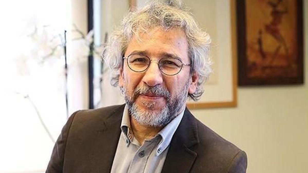 Can Dündar'a kırmızı bülten