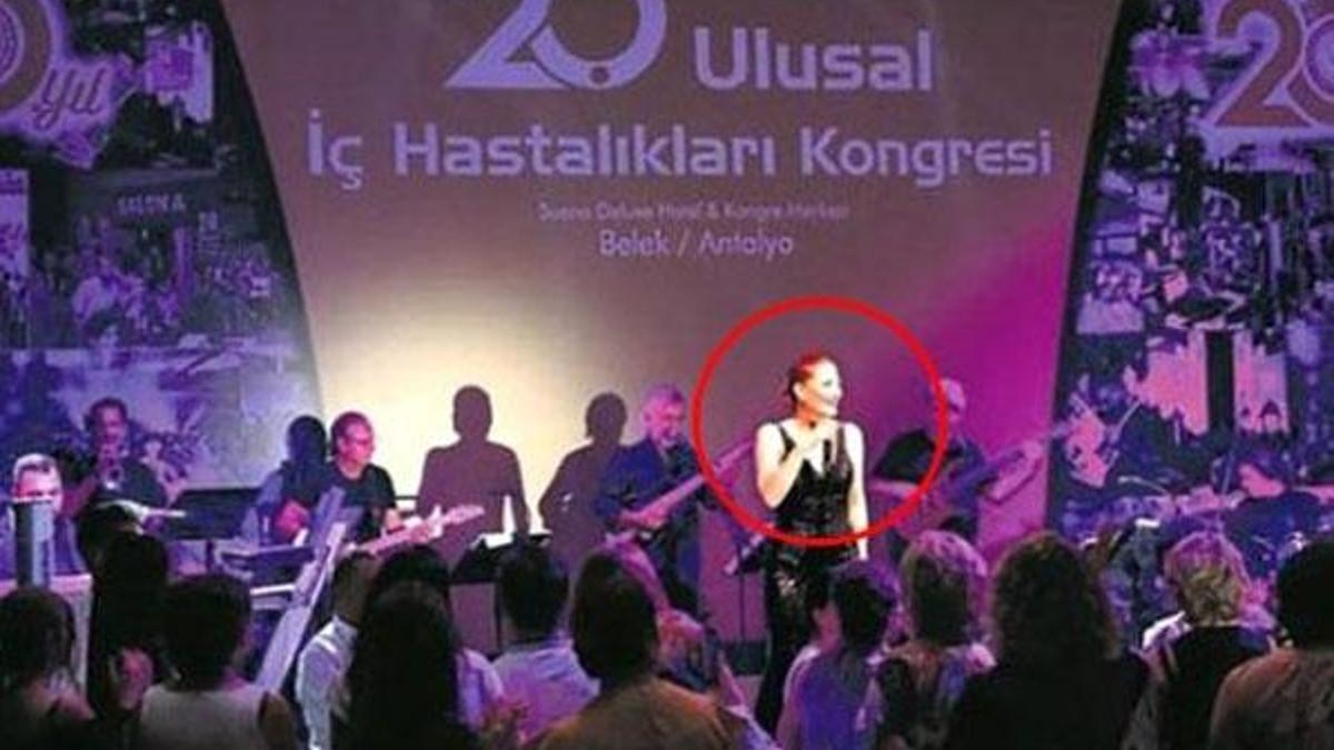 Doktorlar, Candan Erçetin'i yuhalayıp salonu terk etti