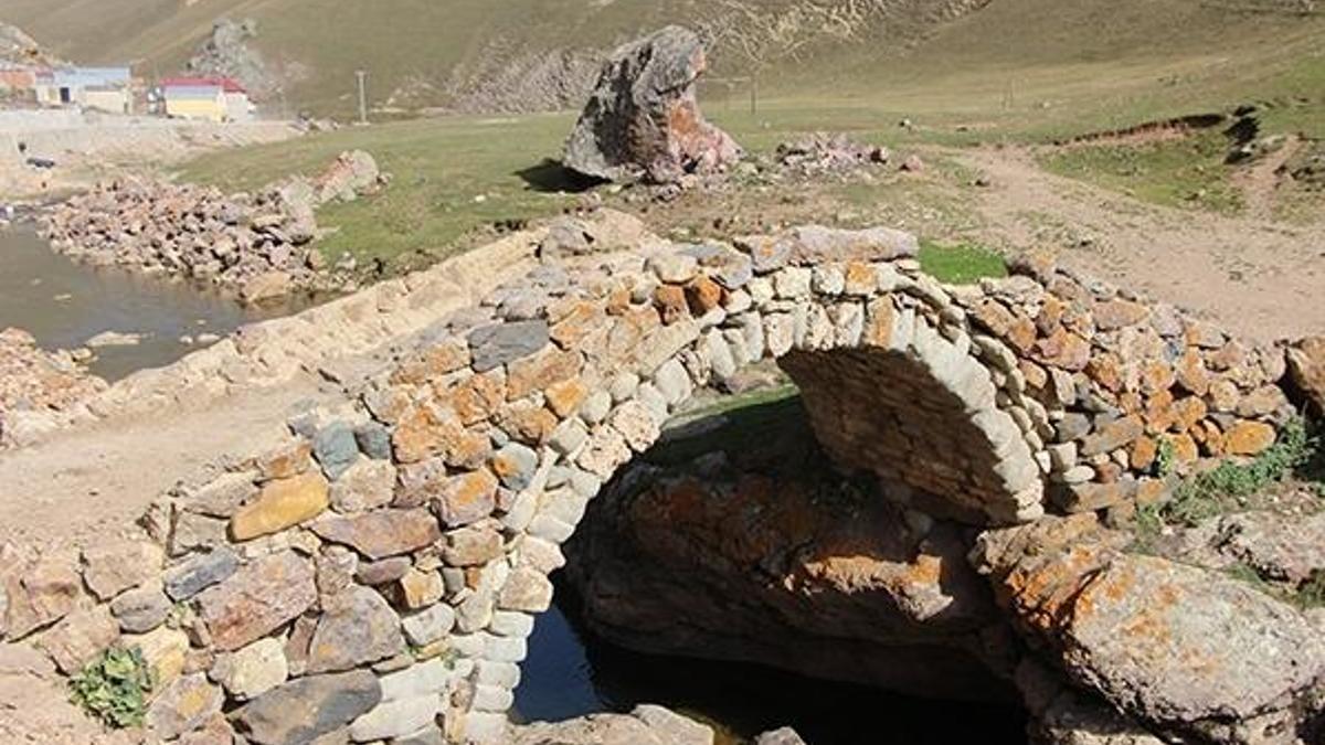 557 yıllık Taşköprü ilgi bekliyor