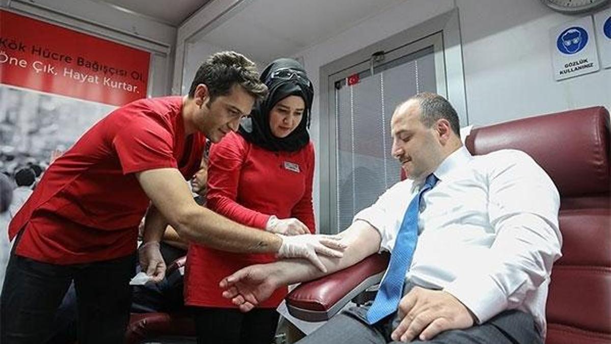 Bakan Varank ilik donörü oldu