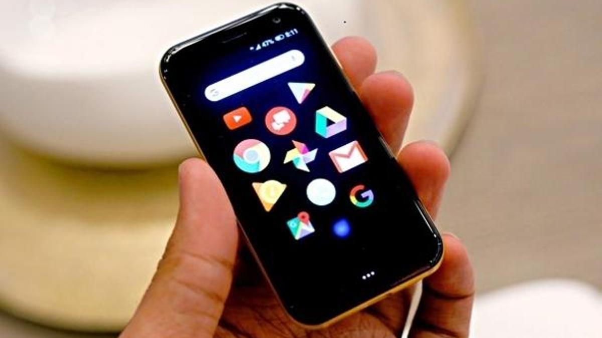 Kredi kartı büyüklüğünde akıllı telefon geliyor