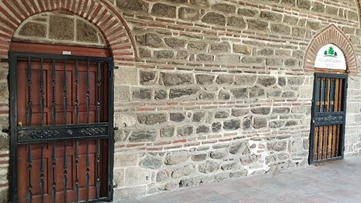 Tarihi Pirinç Han'daki çelik kapı söküldü