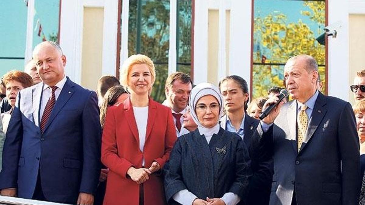 ‘Akrabalarınızın selamlarını getirdim’