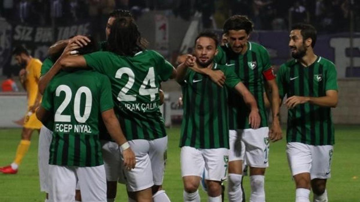 Denizlispor evinde 3'ledi