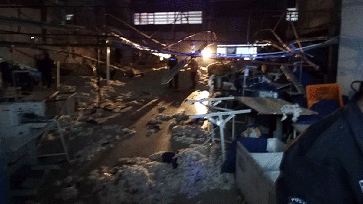 İzmir'de istinat duvarı çöktü! Ölüler ve yaralılar var