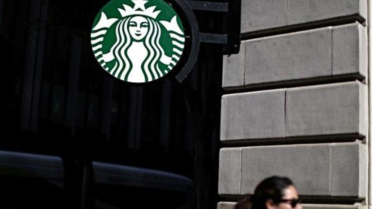 Starbucks 260 şubesini devrediyor