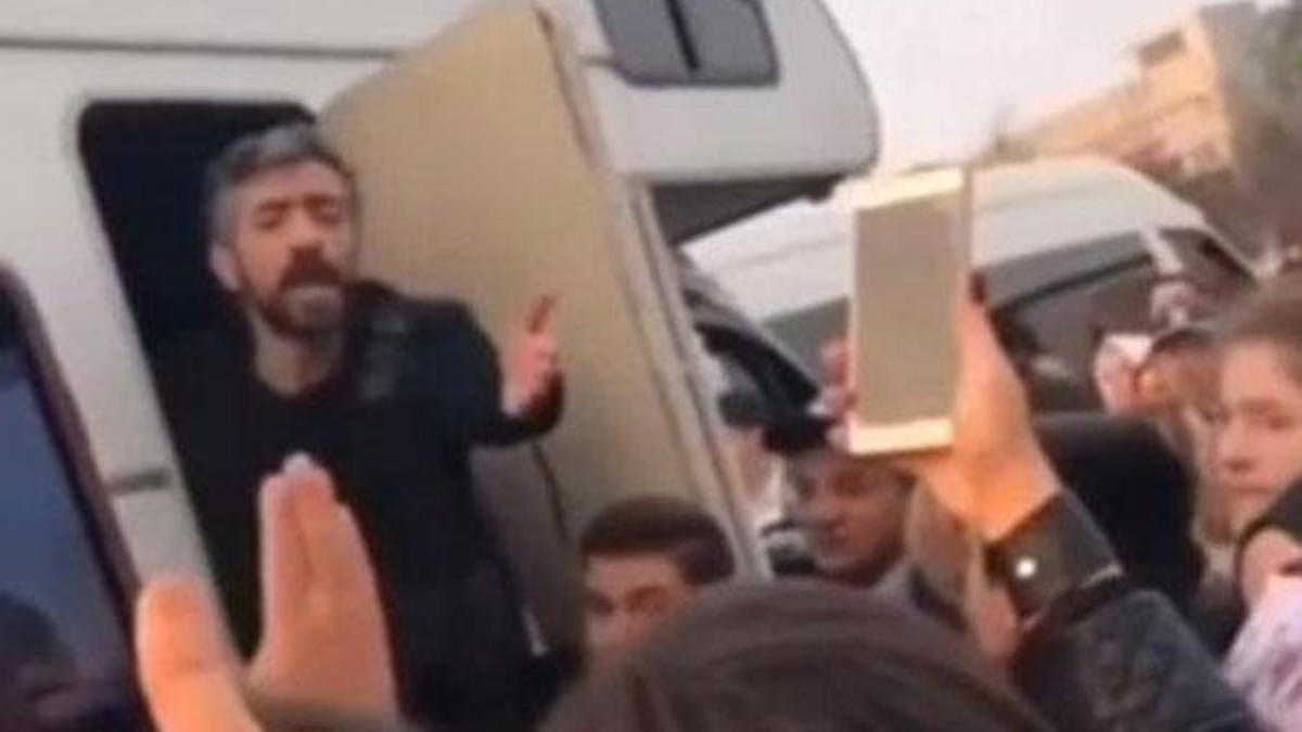 Resul Dindar hayranlarıyla tartıştı