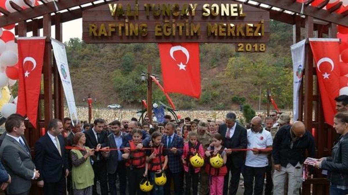 Türkiye'nin ilk rafting eğitim merkezi Tunceli'de açıldı