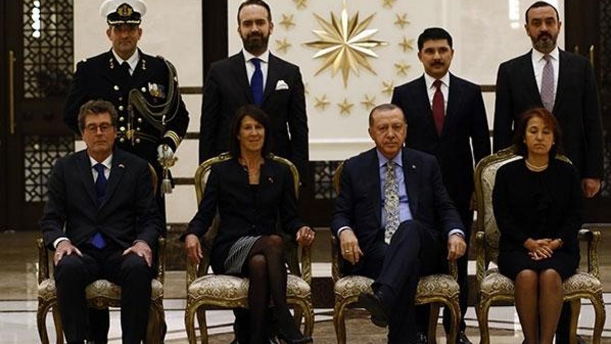 Dört ülkenin büyükelçisinden Cumhurbaşkanı Erdoğan'a güven mektubu