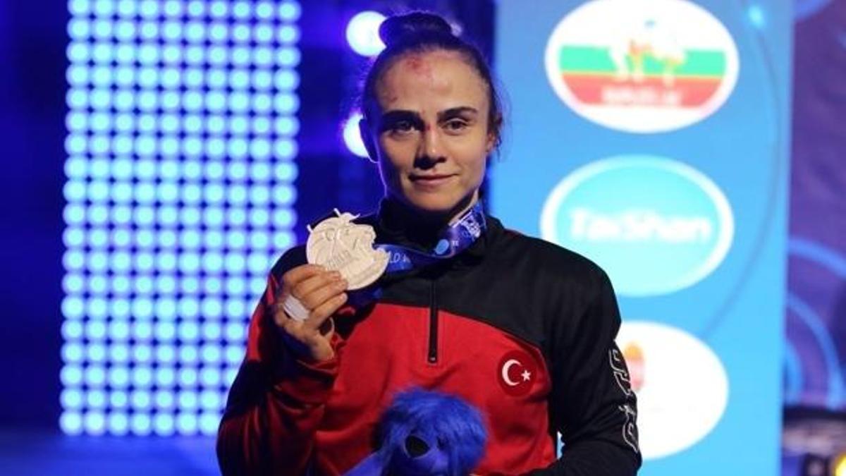 Elif Jale Yeşilırmak'tan gümüş madalya