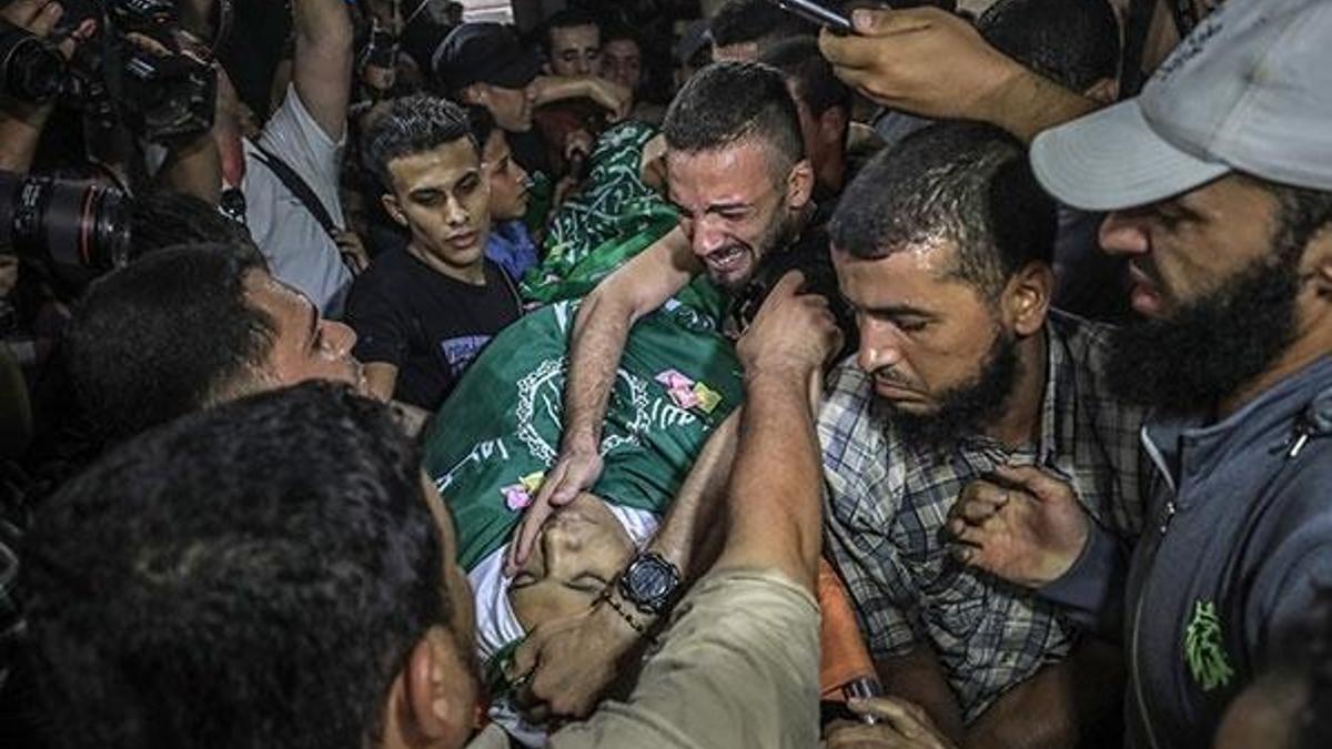 İsrail'in Batı Şeria'da şehit ettiği Filistinli genç toprağa verildi