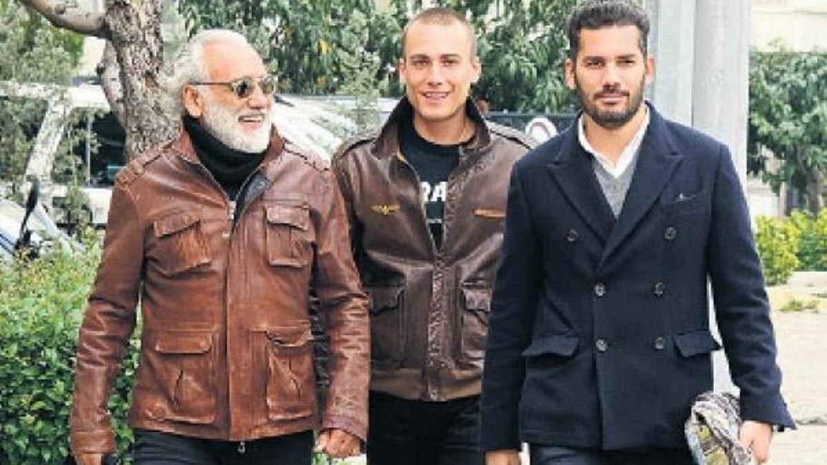 Yüzleri gülüyor