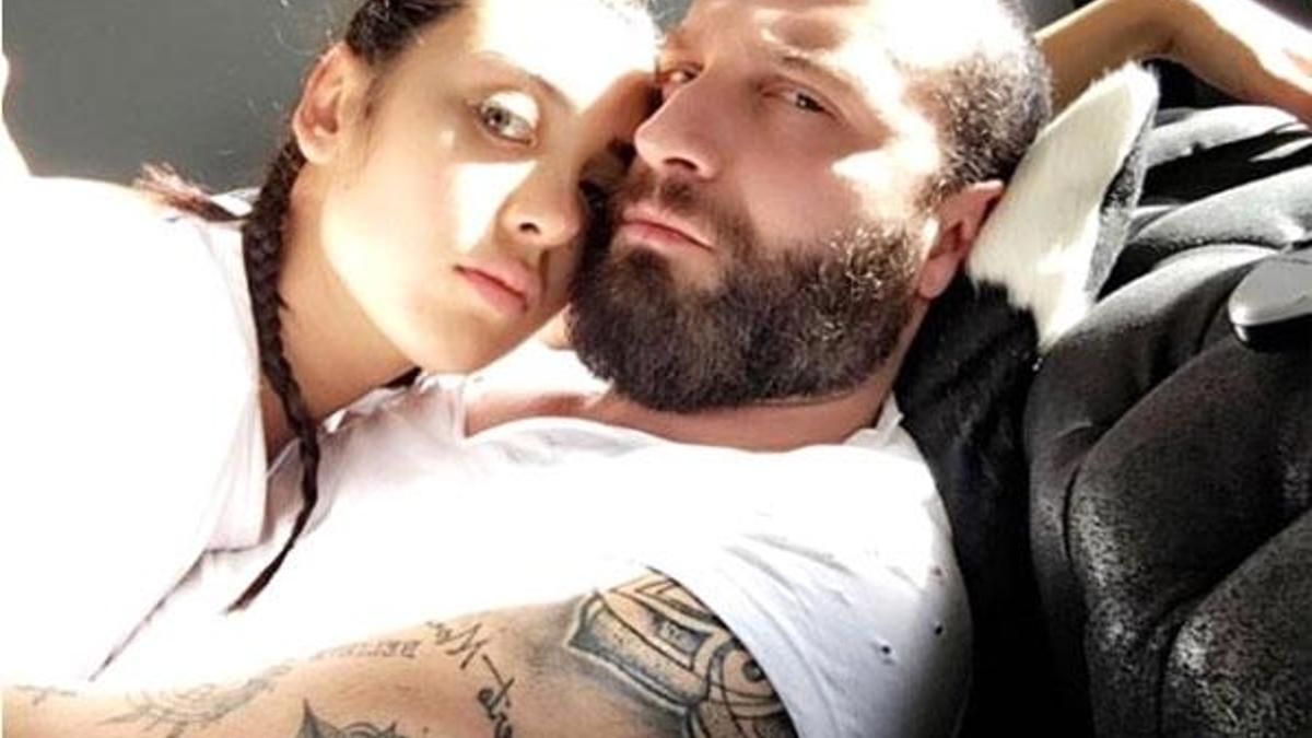 Berkay'dan eşine hakaret eden takipçiye ayar