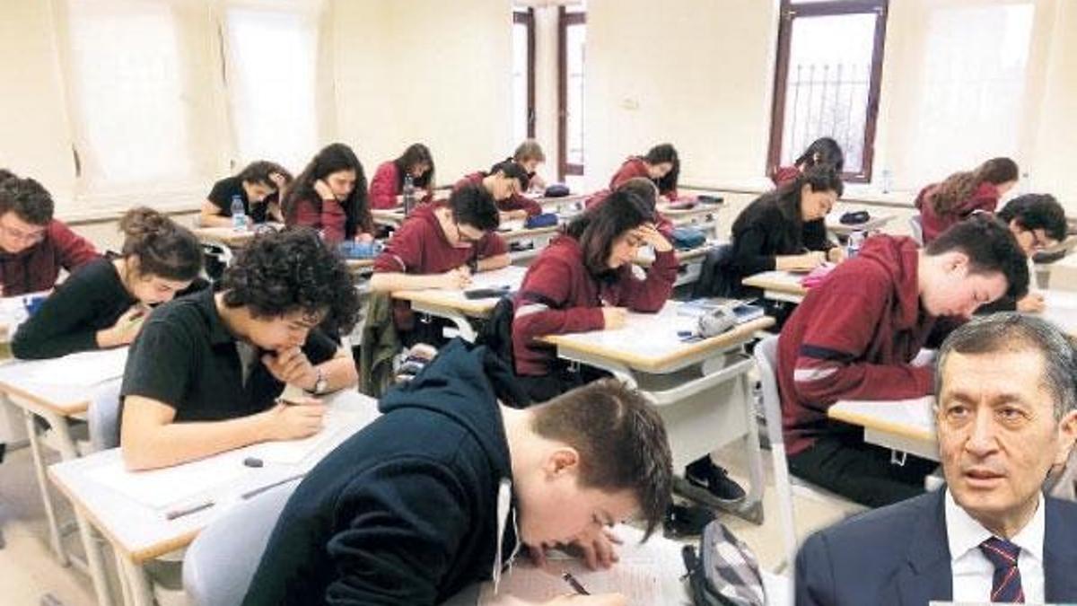 Lisede derslerin sayısı yarı yarıya azalacak