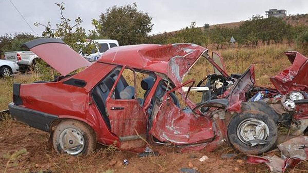 Son dakika: Kum yüklü kamyon, otomobile çarptı: 3 ölü, 2 yaralı