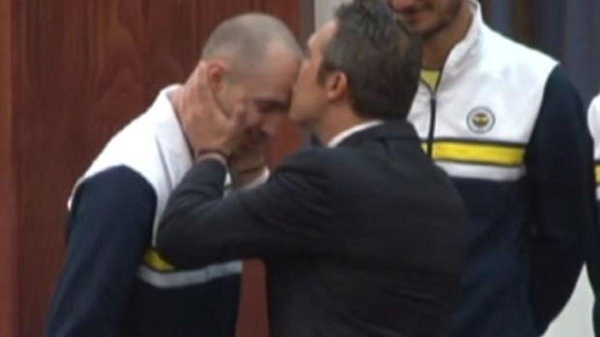 Ali Koç, Ramil Guliyev'i alnından öptü