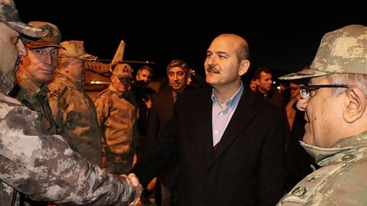 İçişleri Bakanı Soylu Iğdır'da Polis Özel Harekat Kalekolu'nu inceledi