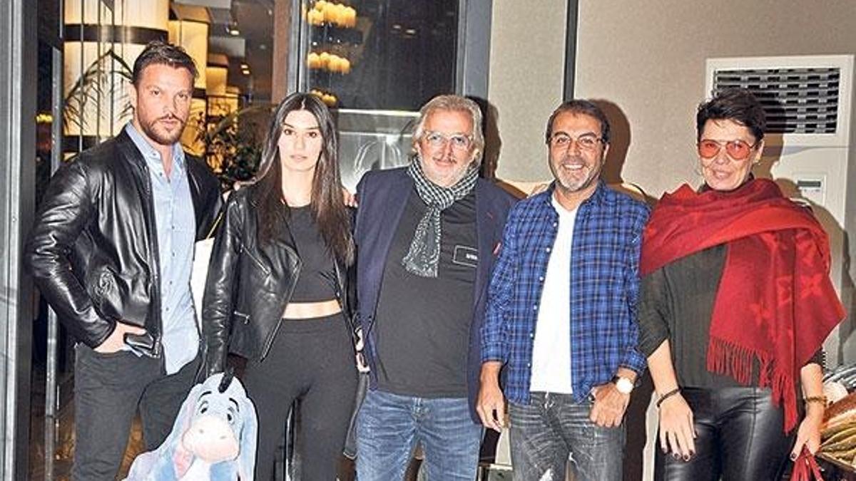 Ailece akşam yemeği