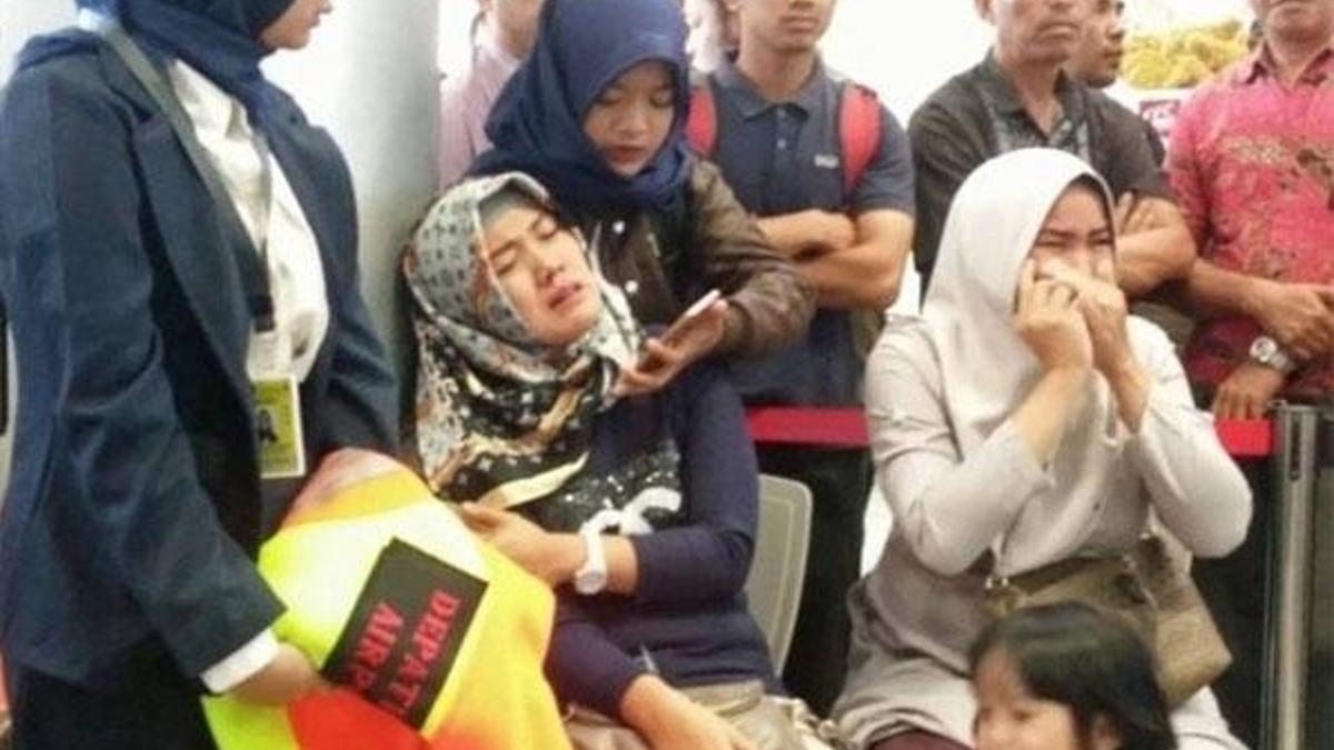 Endonezya'da düşen uçaktan 24 kişinin cesedine ulaşıldı