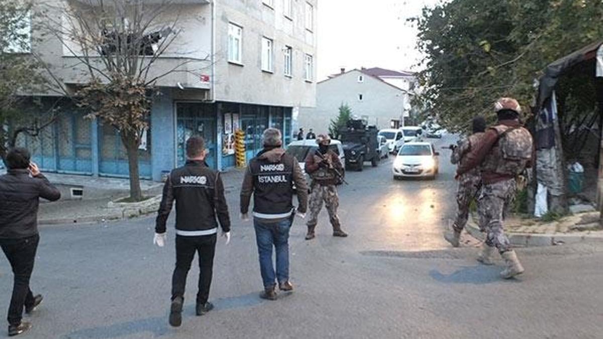 İstanbul’da helikopter destekli şafak operasyonu