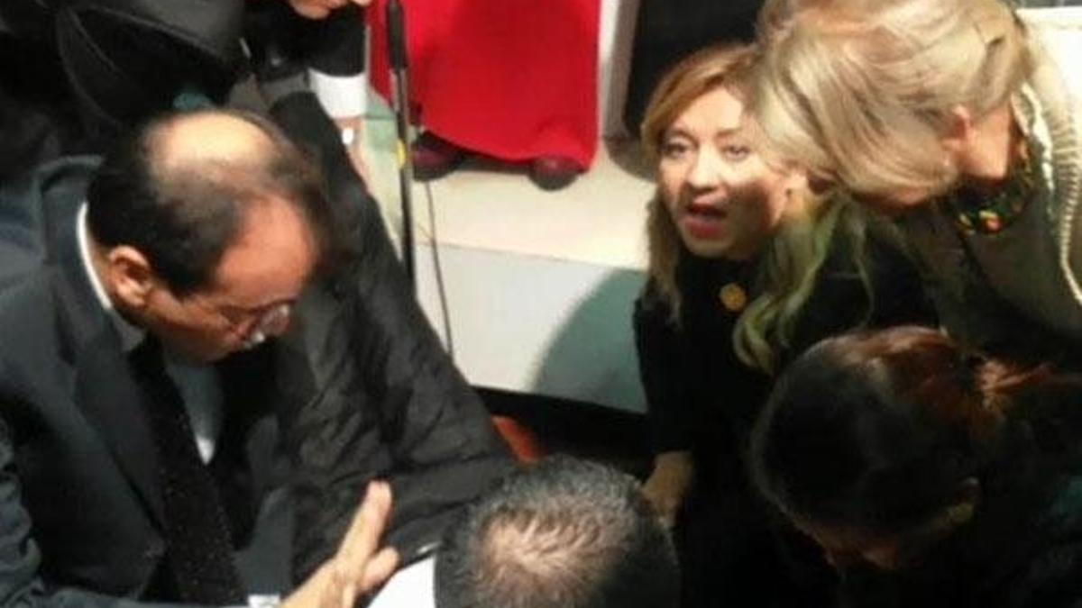 Konserde fenalaşan soliste ilk müdahaleyi Demirel'in doktoru yaptı