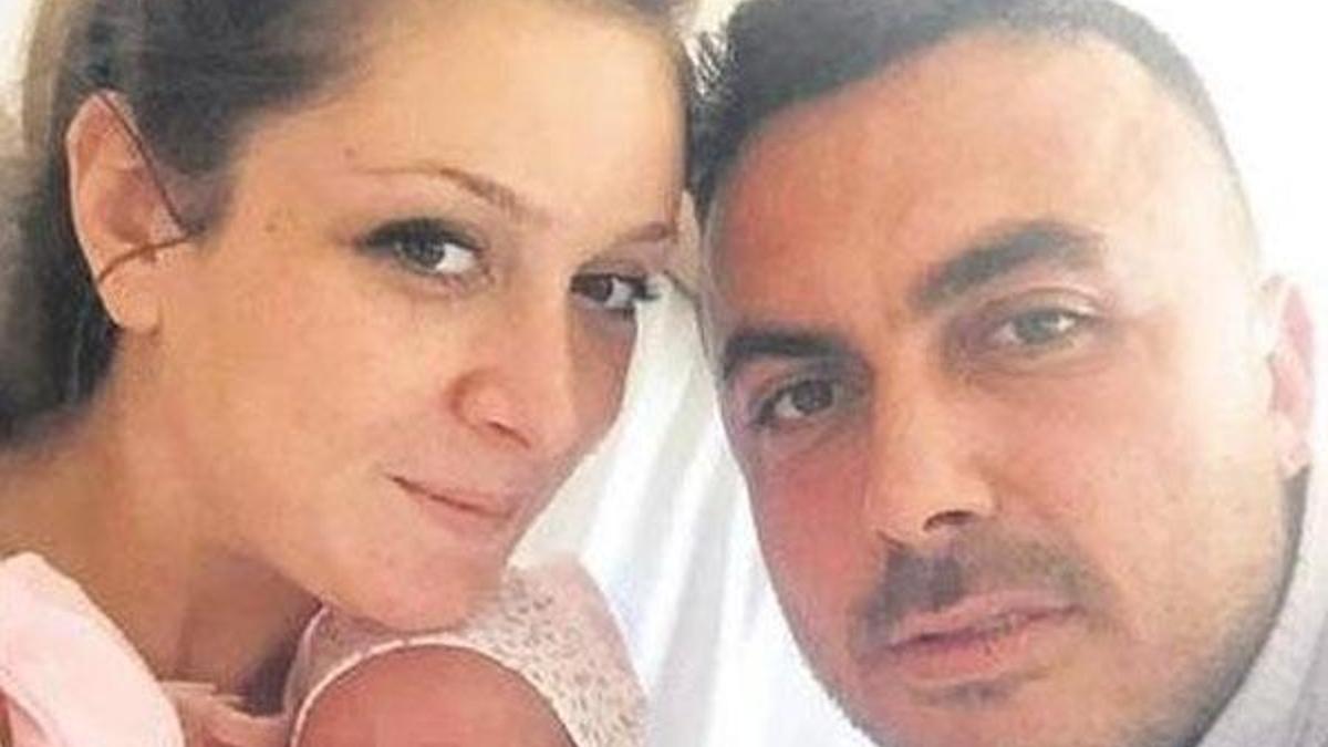 Başka erkekle öpüşürken çekilen fotoğrafını kocasına attı