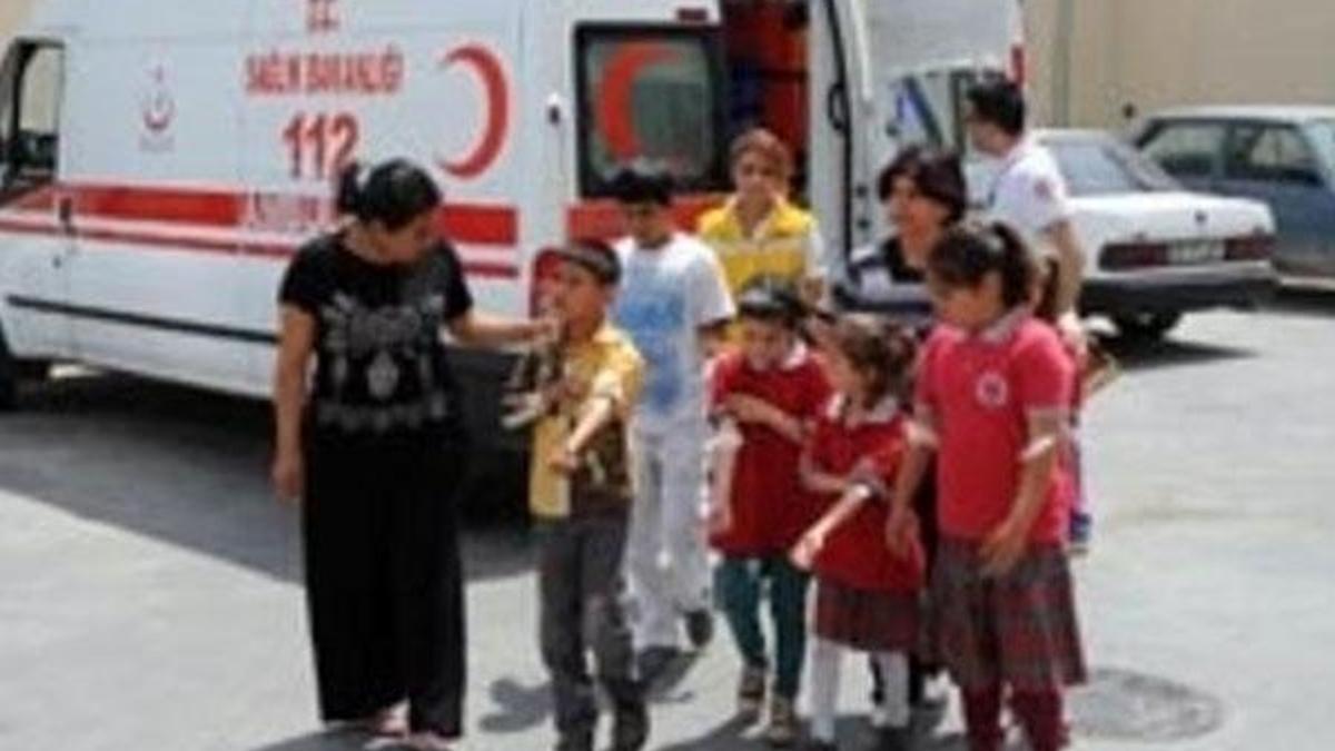 28 öğrenci hastaneye kaldırıldı